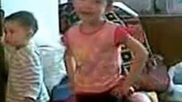 девочка поет песню Бай бай Алиса смотреть онлайн