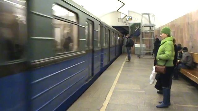 Московское метро 81-710 ЕжЗ станция Баррикадная смотреть онлайн