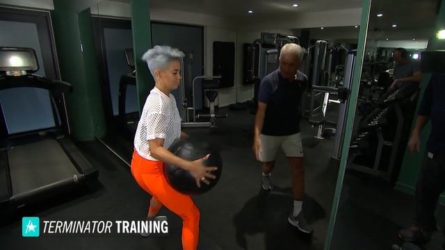 Linda Hamilton's 'Terminator' Trainer Reveals How He Got The 63-Year-Old Into Sarah Connor Shape смотреть онлайн