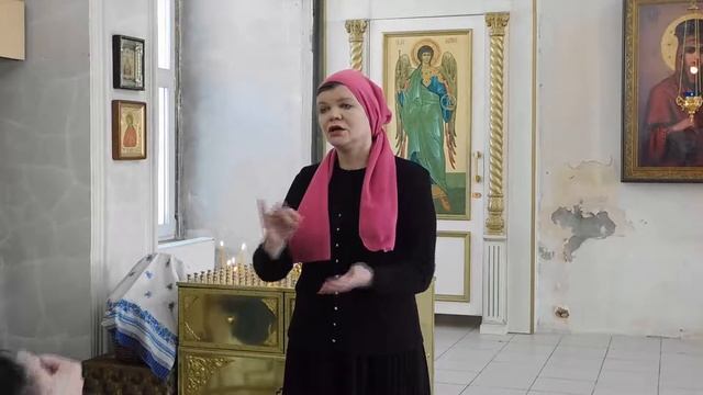 Людмила Сабурова переводит на язык жестов Символ веры смотреть онлайн