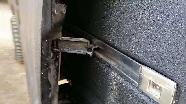 Сдвижная дверь с большими колесами смотреть онлайн