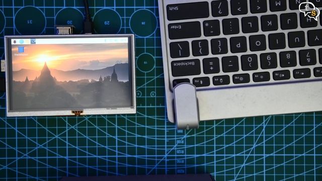 Raspberry pi - 5 Inch touchscreen Installation смотреть онлайн
