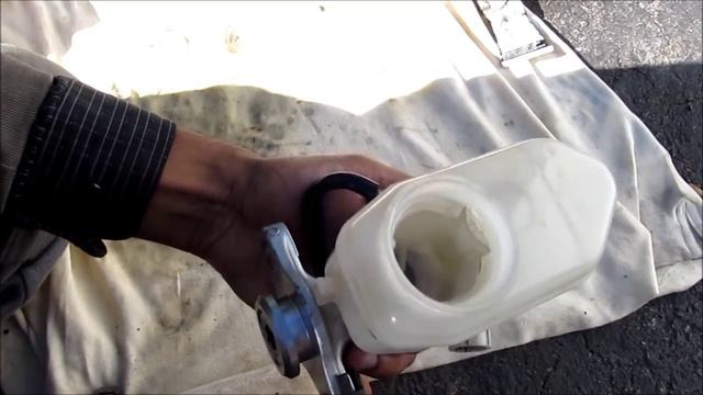 How to Replace a Brake Master Cylinder смотреть онлайн