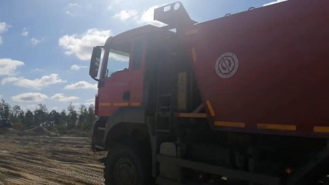 Север. Продолжение отсыпки куста на расширение! Карьер, погрузка, очередь! смотреть онлайн