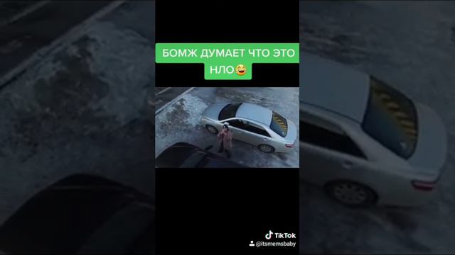 Бомж убегает от квадрокоптера смотреть онлайн