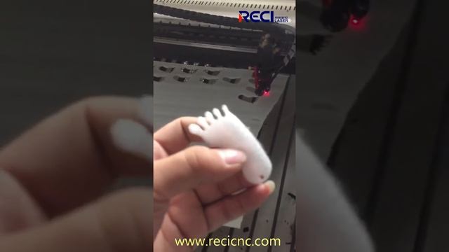 RECI LASER---CO2 fiber laser cutting machine cutting foam show смотреть онлайн