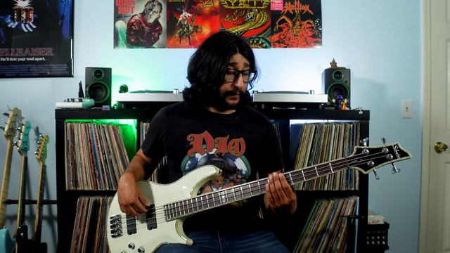 Schecters Jaw-Dropping Design! смотреть онлайн