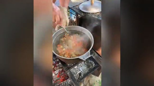 Готовим плов на костре смотреть онлайн