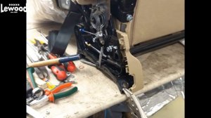 Раскладное сиденье в минивэне как домашний диван.