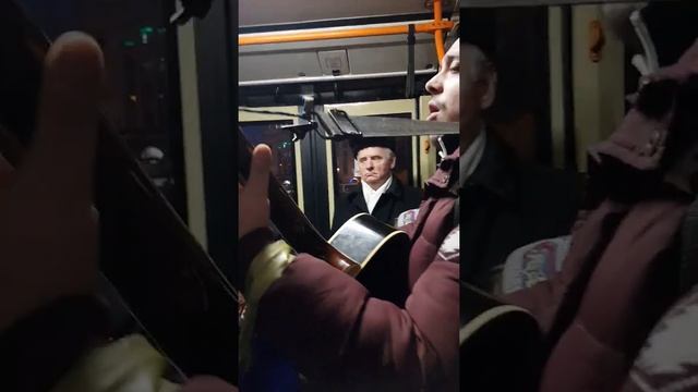 КЛАССНО ПОЮТ ЦЫГАНЕ В КИШИНЁВЕ. 2 По дороге в спорт зал, смог заказать пару песен, для души.... ?? смотреть онлайн