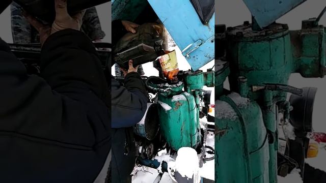 Заливаем масло в гидросистему трактора зимой смотреть онлайн