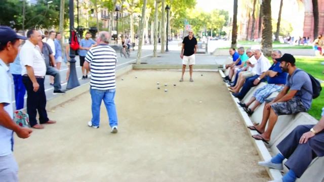 Pétanque Ball Game in Barcelona смотреть онлайн
