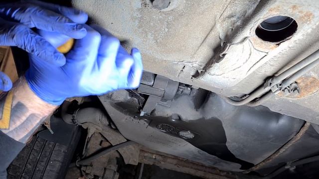 EASY!!! Replacing the FUEL FILTER on my 2005 Citroen Berlingo Multispace 1.6 16v Petrol (TU5JP4) смотреть онлайн