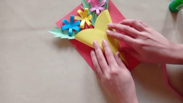 ПОДЕЛКИ НА 8 МАРТА ИЗ БУМАГИ. Подарок для мамы своими руками DIY Цвети из бумаги Подарок маме смотреть онлайн