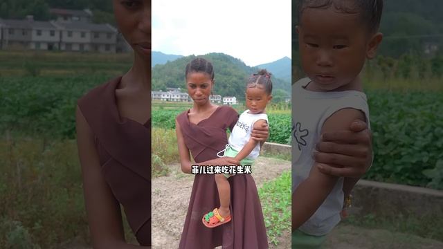 Today I dug up the peanuts in the field with my sister, and Fei'er accidentally fell into the ditch смотреть онлайн