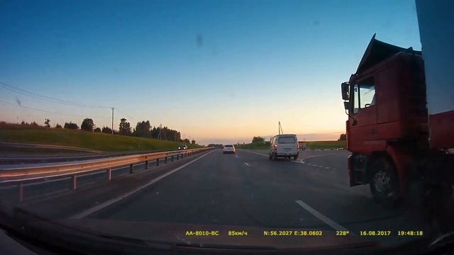 сорвало люк на ходу смотреть онлайн