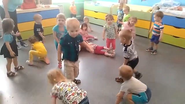 Бэби-фитнес упражнение "жучки" смотреть онлайн