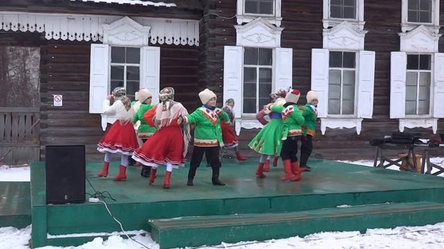 "Варенька" в Тальцах. Ансамбль "Искорки". смотреть онлайн