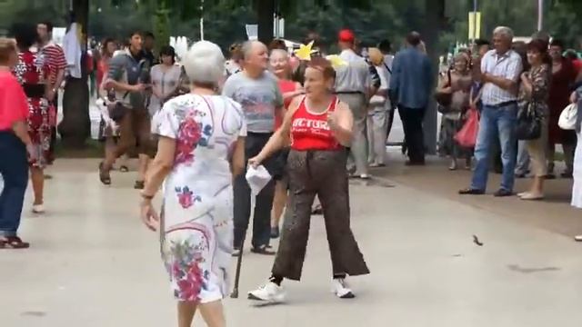 Бабки - " Зажигалки " - 2. / Old ladies - the dancers - 2 смотреть онлайн