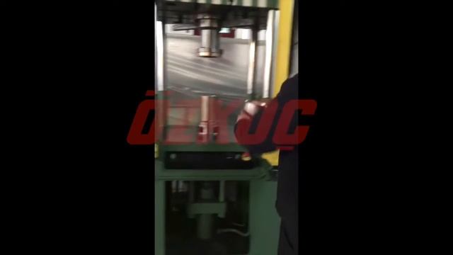 NO:12 Filtre Kovanı üretimi - Özkoç Hidrolik 3 etkili çift sıvama presi смотреть онлайн