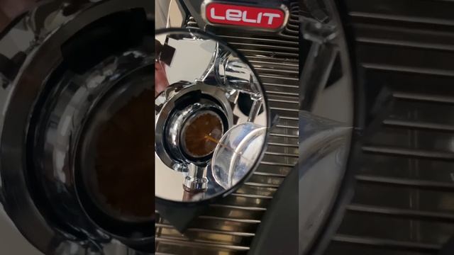 STUNNING Espresso Pull смотреть онлайн