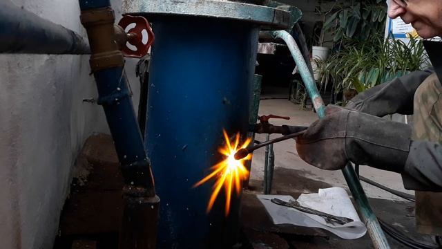 Тепловые сети! Врезка гильзы под термометр! Сварка трансформатором своими руками! смотреть онлайн