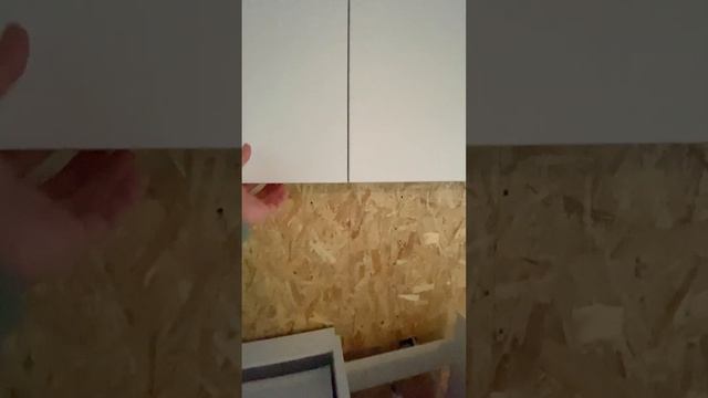 Обзор светлой кухни. Смотровой лючок. Ревизионная дверка на кухне.Прямая кухня 5 метров смотреть онлайн