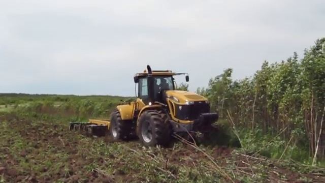 Офсетная дисковая борона Versatile SD1050 c трактором Challenger смотреть онлайн