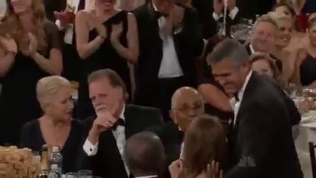 George Clooney winning a Golden Globe 2012 HQ смотреть онлайн