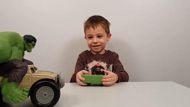 Машинка - Супергерой Силач Халк разрушитель перевернушка | Большие игрушки машинки для мальчиков смотреть онлайн