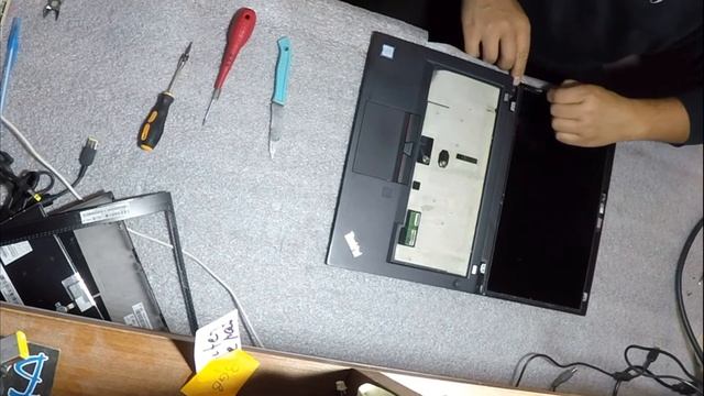 Повне розбирання ноутбука Lenovo ThinkPad T470s Полная разборка ноутбука Lenovo ThinkPad T470s смотреть онлайн