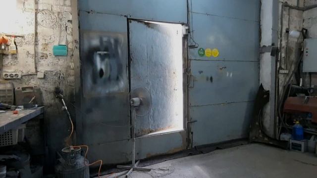 Toyota LC 200 - Красим реснички на фары.