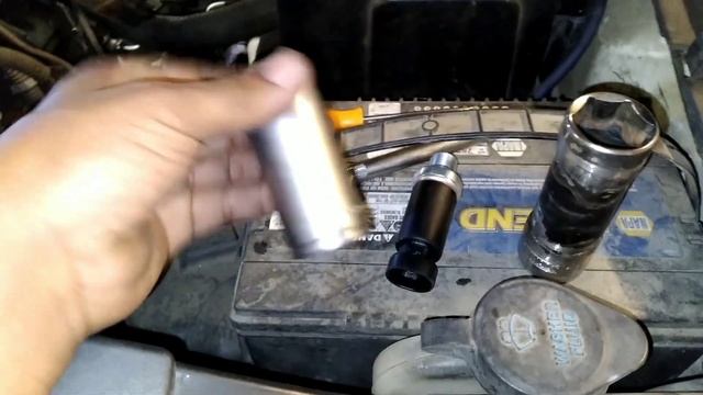 como cambiar el sensor de precion del aceite de chevrolet silverado 2001 ETC. смотреть онлайн
