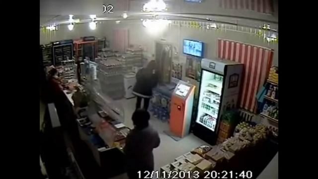 Самые Глупые Ограбления Снятые на Камеру смотреть онлайн