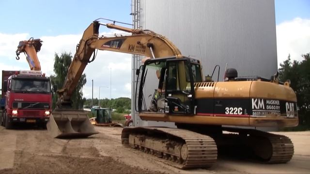 Getting Stuck: Volvo FH16 8x4 Truck With Effer Crane смотреть онлайн