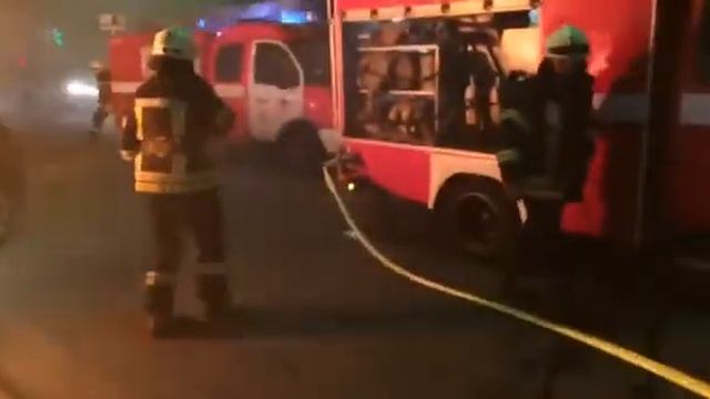 Горить авто на Львівській площі у Києві смотреть онлайн