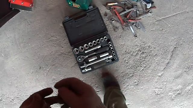 Началось в колхозе утро 5/22. Меняем бесконечную ленту зернометателя А-150 РМ. смотреть онлайн