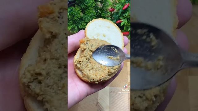 бутерброд со шпротами