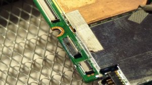 Как паять пластиковый разъем шлейфа к плате.