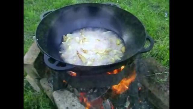 Картошка фри и рыба в кляре в казане смотреть онлайн