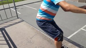 Как прыгать с рампы . Трюки на самокате