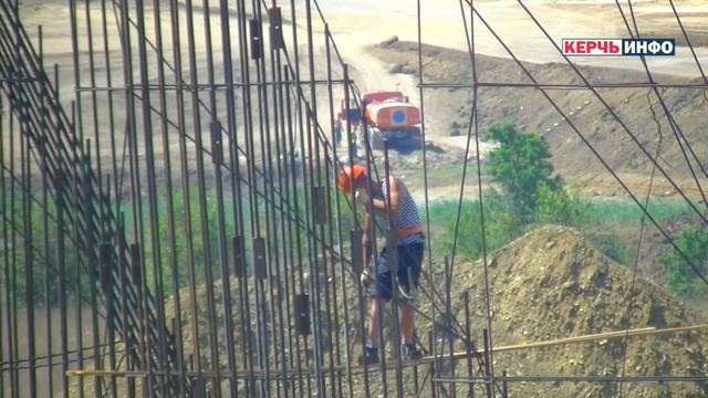 В Керчи начали бетонировать опоры для эстакады, которая свяжет район Аршинцево и центр города смотреть онлайн