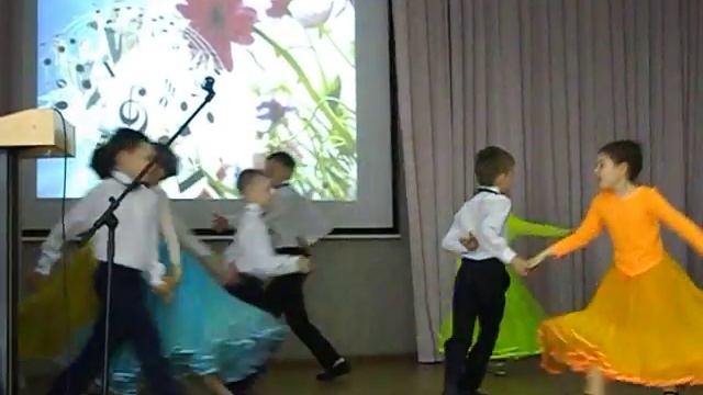 Долгожданный школьный вальс! (я тоже танцевал!) смотреть онлайн