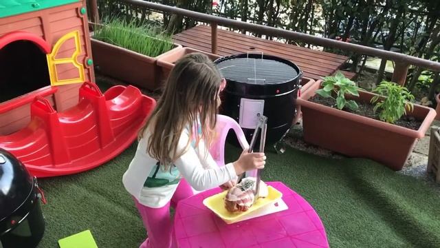WeBBQ Rebecca e il suo ProQ Smoker Excel 20 смотреть онлайн