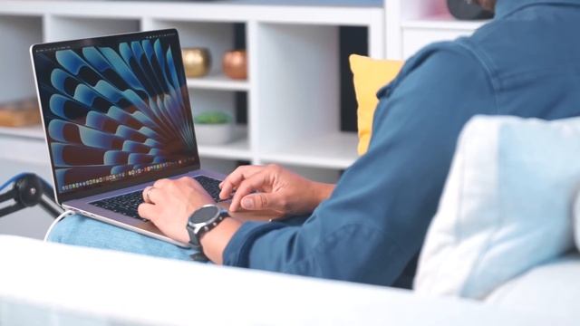 M2 MacBook Air 15” | Was gonna return it but... смотреть онлайн