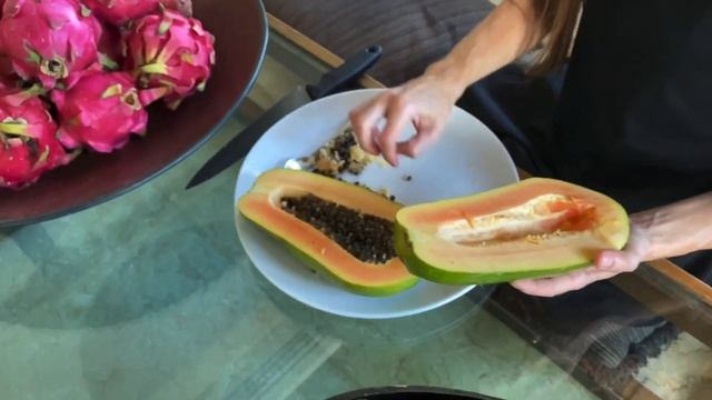 Как едят экзотические фрукты? смотреть онлайн