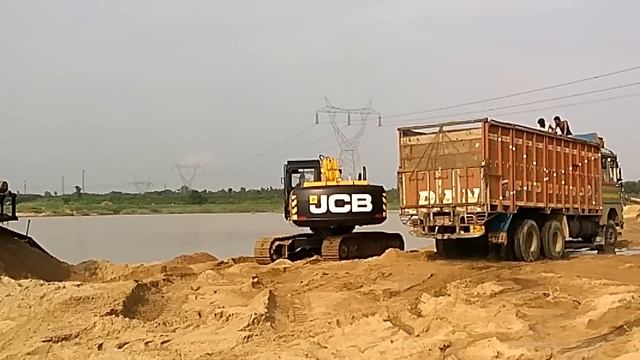 JCB JS205 SC AT ILLAMBAZAR, AJAY RIVER BANK, SAND EXCAVATION & LOADING смотреть онлайн