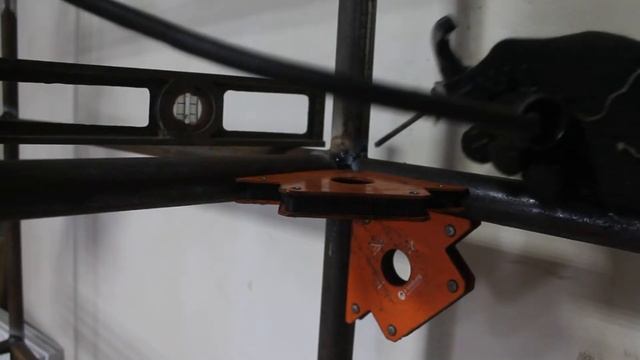 Как сделать полки в гараже / Вместительный стеллаж смотреть онлайн