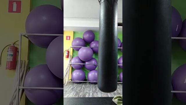 Тайский бокс. фитнес. Отработка ударов на боксерском мешке. Упор на локти и колени 4 смотреть онлайн