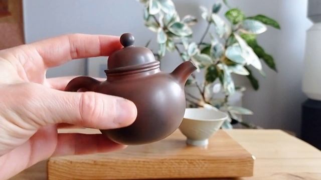 Чайник из нисинской глины. Форма До Цю. смотреть онлайн